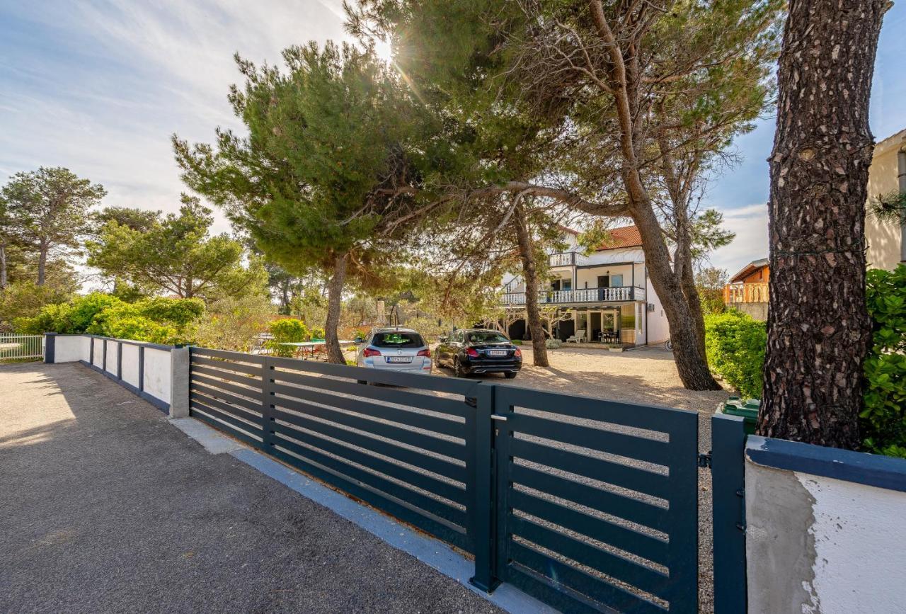 Apartments Villa Agape Vir Zewnętrze zdjęcie
