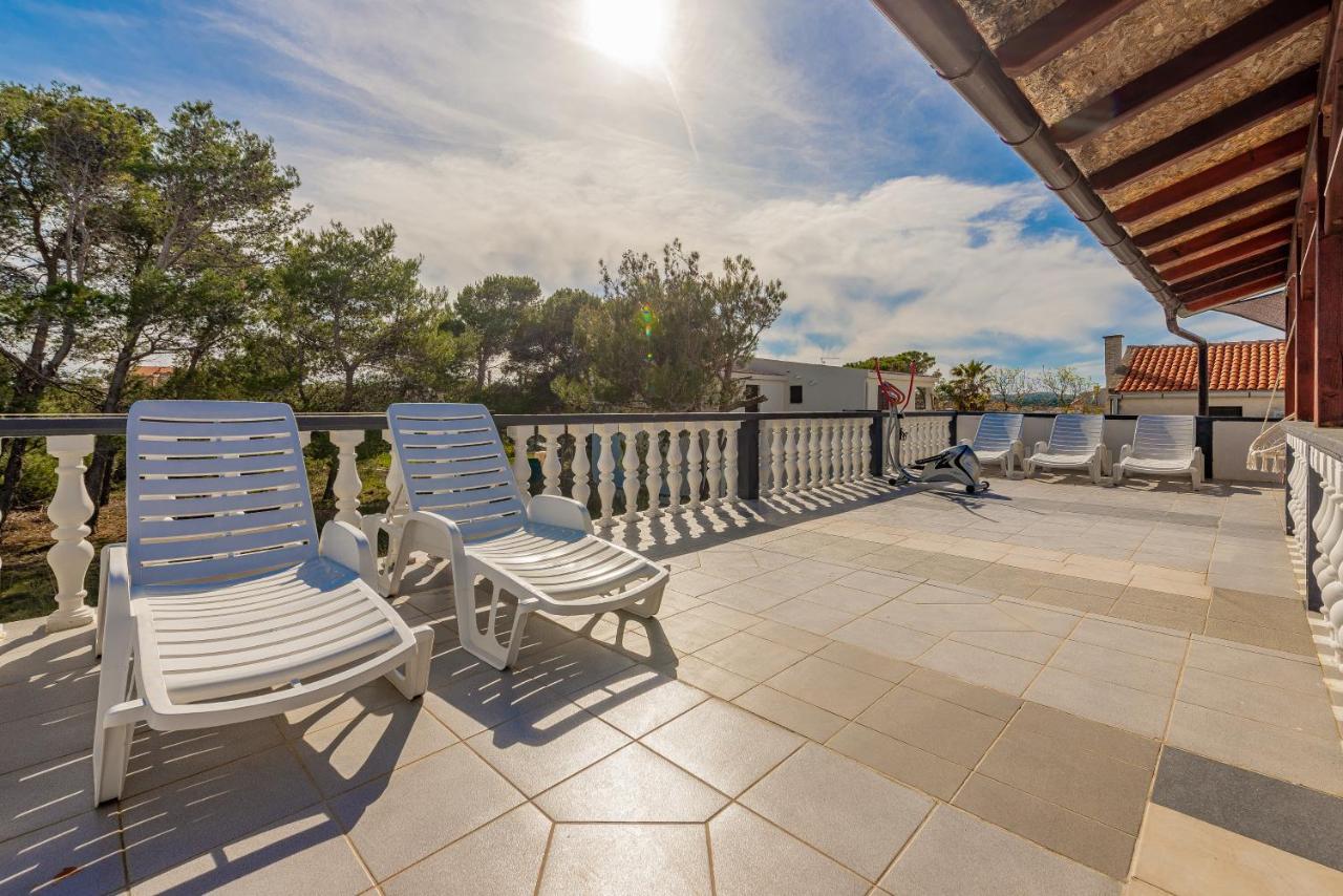 Apartments Villa Agape Vir Zewnętrze zdjęcie