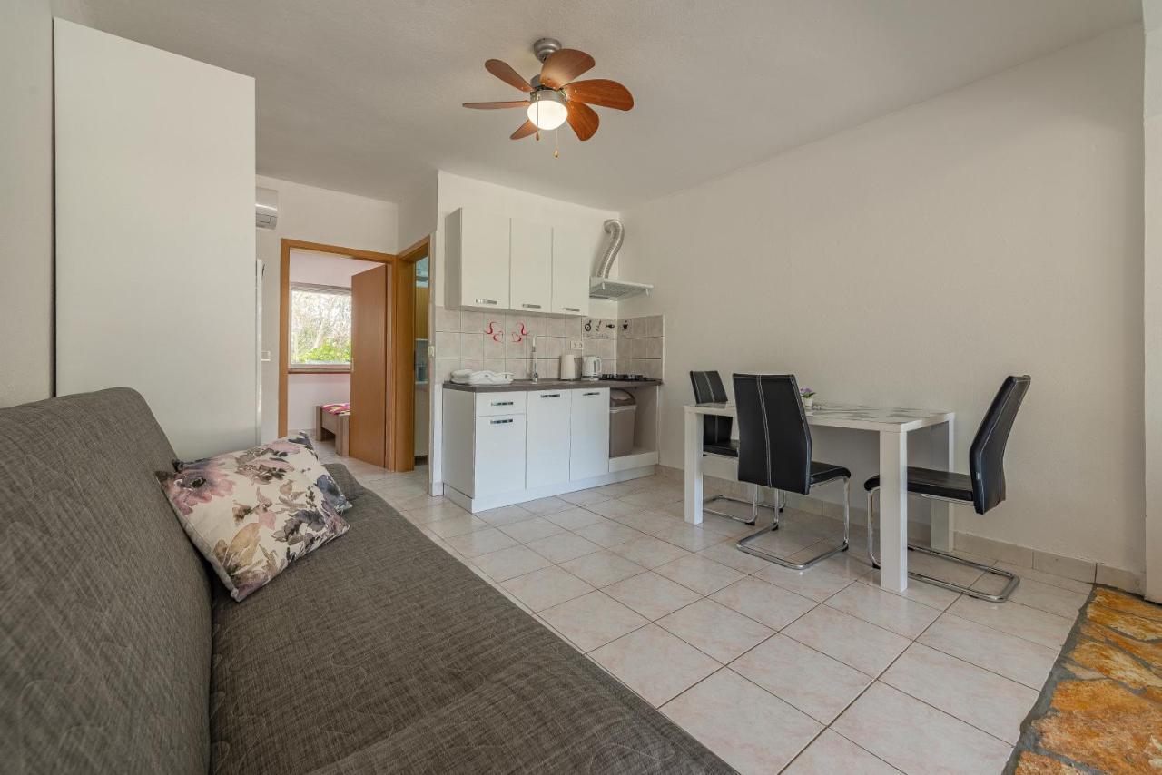 Apartments Villa Agape Vir Zewnętrze zdjęcie