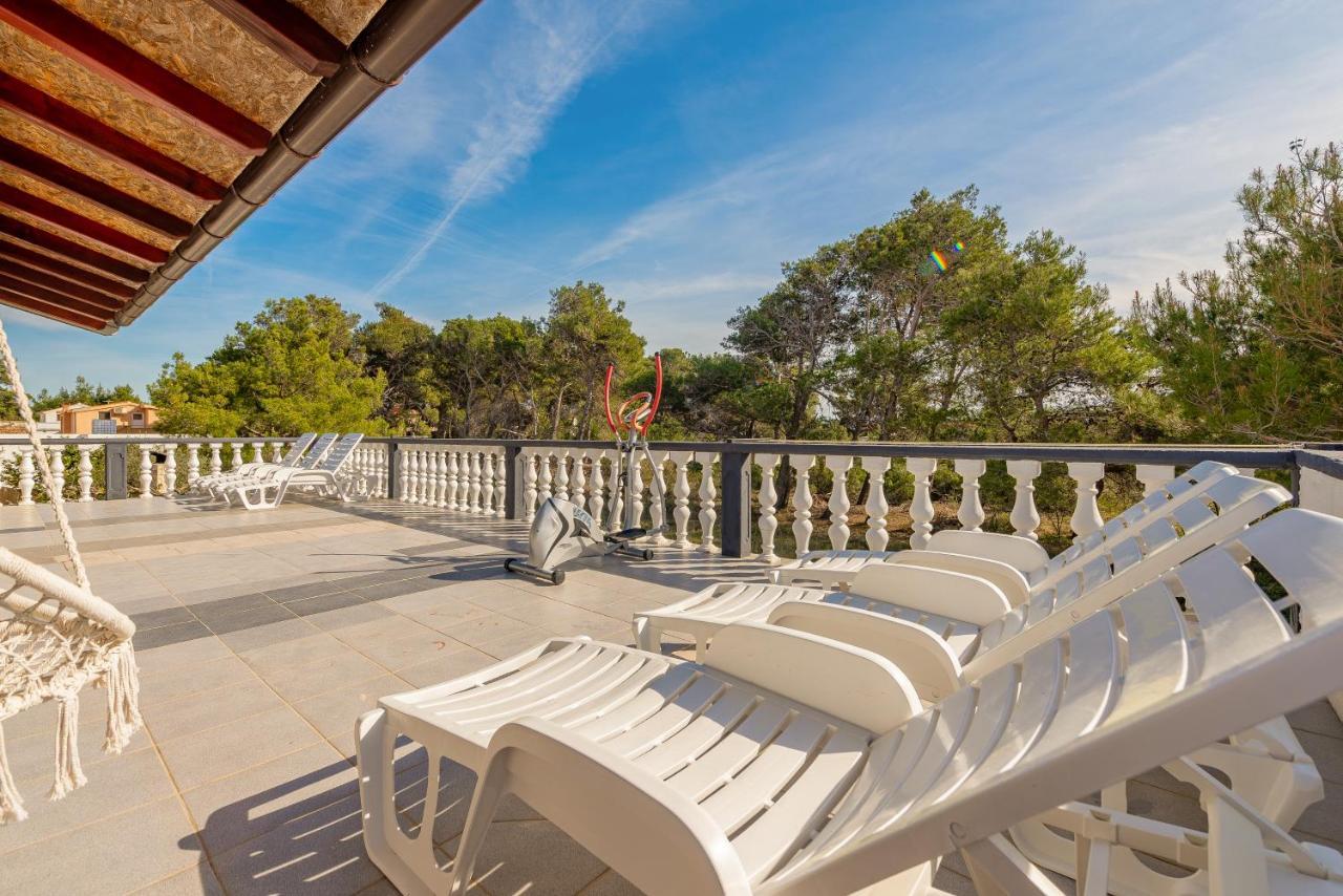 Apartments Villa Agape Vir Zewnętrze zdjęcie