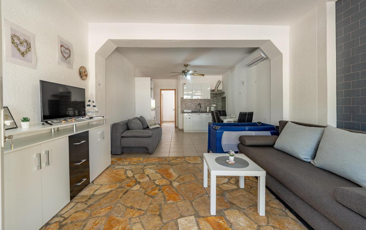 Apartments Villa Agape Vir Zewnętrze zdjęcie