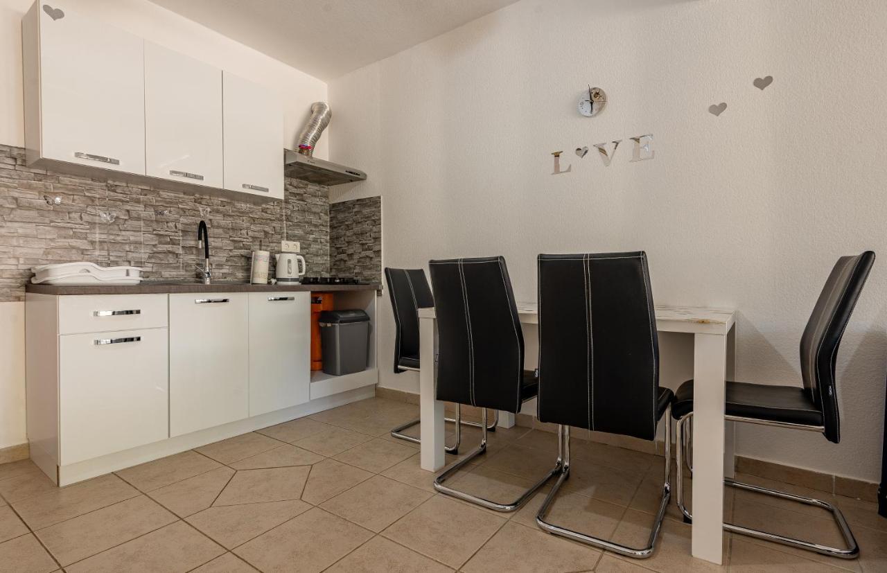 Apartments Villa Agape Vir Zewnętrze zdjęcie